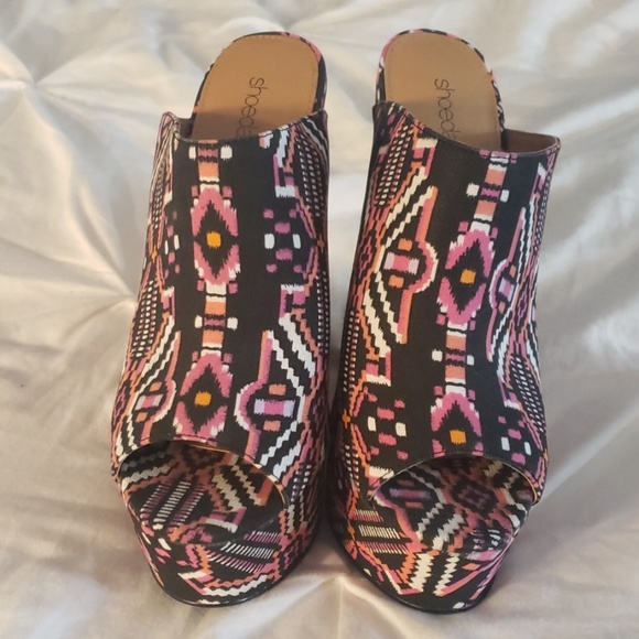 Brand new colorful Aztec wedges! - Picture 2 of 5